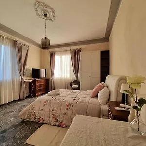  Frühstückspension Le Rose Di Paola Italien